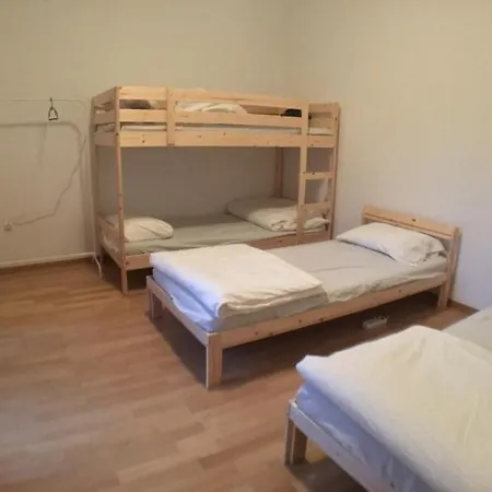 Buzahouse Хостел *